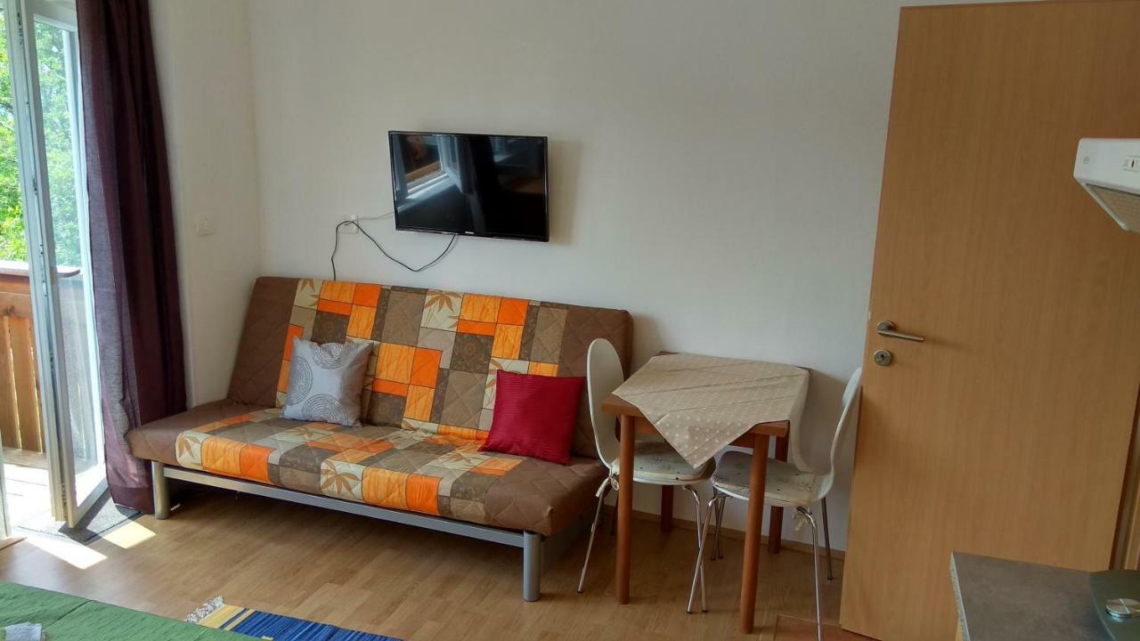 Apartmaji Suhorje Eksteriør billede
